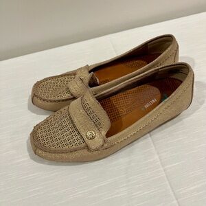 Baretraps Oakes loafers leather Size 7.5 creamy color
